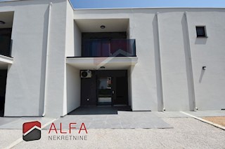 Hrvaška, Vodice, prodamo novo dvonadstropno stanovanje
