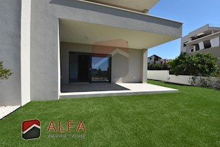 Hrvaška, Vodice, novogradnja, prodaja dvosobni apartma, pritličje, vrt