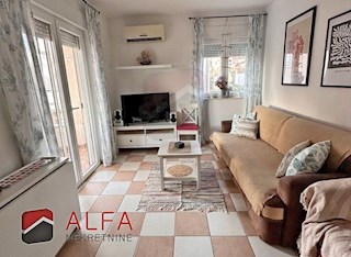 Hrvaška, Vodice – prodaja enosobno stanovanje v prvem nadstropju, blizu morja