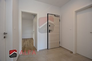 Hrvaška, Vodice, novogradnja, prodaja trisobni apartma, dve parkirni mesti, pogled na morje