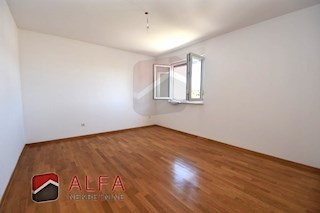 Hrvaška, Vodice – prodaja stanovanje v drugem nadstropju, velika terasa, dve parkirni mesti