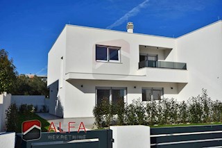 Hrvaška, Vodice, prodaja nova dvojna družinska hiša