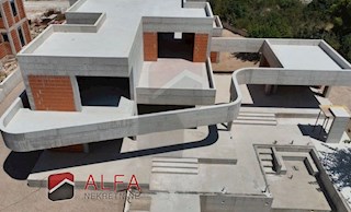 Hrvaška, Vodice – Impresivna vila z bazenom, garažo in odprtim pogledom na morje