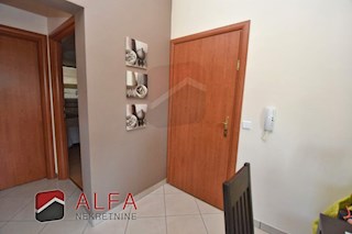 Hrvaška, Vodice, Srima – prodaja atraktivno dvosobno stanovanje v prvem nadstropju, blizu morja