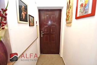 Hrvaška, Vodice – prodaja opremljeno stanovanje v pritličju