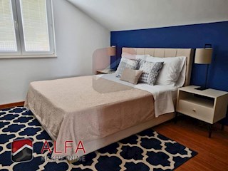 Hrvaška, Vodice, prodaja čudovito opremljeno dvosobno stanovanje v bližini morja