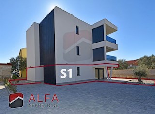 Hrvaška, Vodice – prodaja novo udobno stanovanje, pritličje, vrt, talno ogrevanje