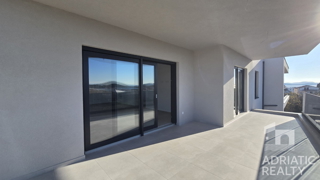 Tribunj, sodoben dvosoben stanovanje z dvema parkirnima mestoma, pogled na morje