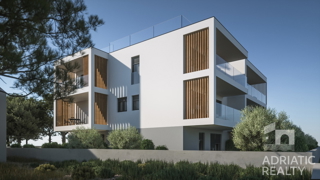 Vodice, novogradnja, enoprostanovanjski apartma v pritličju, 600 m od plaže