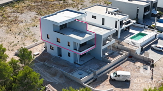 Vodice, moderni dvoetažni apartma s pogledom na morje, 110,31 m2