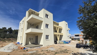 Vodice, dvosobno stanovanje z razgledom na morje