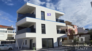 Vodice, prostoren dvosoben stanovanje 600 m od plaže