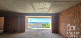 Vodice, stanovanje z dvema spalnicama in pogledom na morje