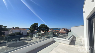 Brodarica, prostoren penthouse, 156,65 m2, 70 m od morja