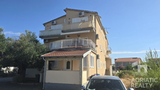 Vodice, Srima, opremljeno enosobno stanovanje z veliko teraso