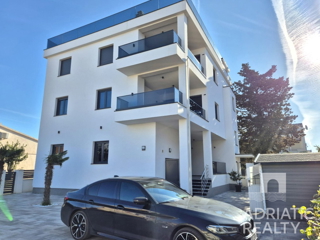 Srima, dvosobno stanovanje + enosobni apartma 50 m od plaže