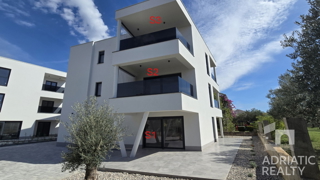 Vodice, sodoben dvoposteljni apartma z vrtom