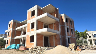 Vodice, dvosobno stanovanje z vrtom