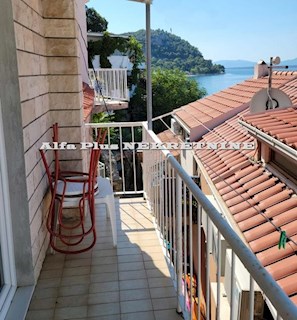 Vrstna hiša 20 metrov od plaže