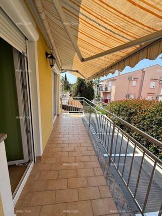 Na prodajo dvojna hiša v Poreču, 2 km od morja