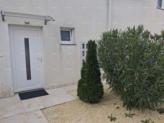 Prelep stan s vrtom in parkirnim mestom, blizu Medulina.