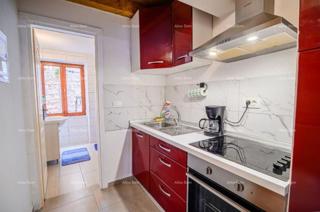 Prodaja opremljenega in renoviranega stanovanja - prva vrsta ob morju! Umag