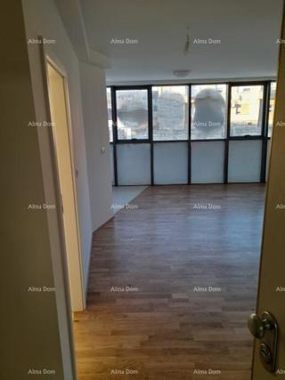 Prodaja - stan s garažnim mestom na odlični lokaciji, Pula!