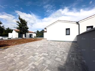 Barban Kožljani, majhna istrska vas, začeta gradnja dveh dvojčkov.
