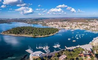 Medulin/ prodaja apartmanske hiše s 10 ločenimi stanovanjskimi enotami! Blizu morja in plaž!