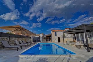 Prodamo čudovito hišo v idilični vasici, v osrčju Istre.