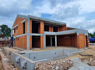 Vrhunska lokacija, narava, mir – moderna vila v gradnji