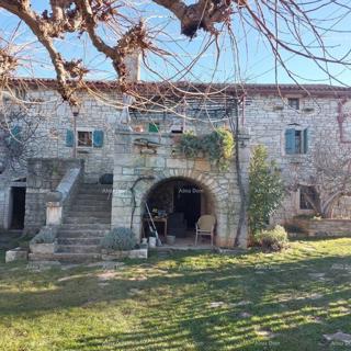 Avtohtona istarska hiša v bližini Žminja