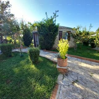 MEDULIN – AVTENTIČNA ISTRSKA HIŠA (KAŽUN) Z VRTOM, 600 M OD MORJA