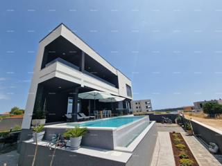 Prodaja luksuzne vile v Medulinu – 100 m od morja