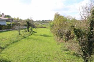 Pazin, družinska posest s dvema stanovanjem in veliko dvorišče