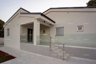 Kanfanar – Moderna prizemnica s bazenom v mirnem okolju