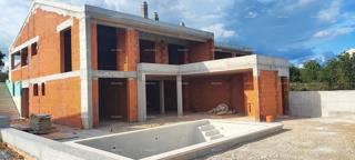 Prodaja duplex hiše v mirnem naselju blizu Vodnjana