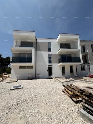 Prodaja luksuznega stanovanja s parkirnim mestom in pogledom na morje, Ližnjan!