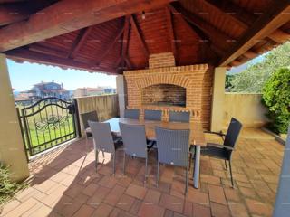 Medulin! Hiša s 6 ločenimi stanovanjskimi enotami!