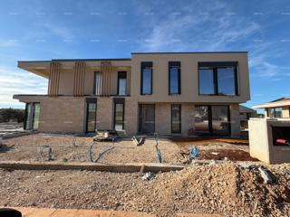 Prodaja moderne vile v lepem stanovanjskem naselju, Umag