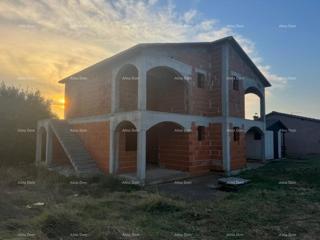 Prodaja kuće z apartmaji v ROH-BAU fazi – Medulin