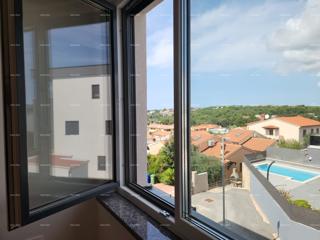 Banjole! Trisobno stanovanje v novogradnji!