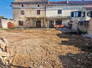 Prodaja dveh kamnitih hiš za obnovo - okolica Žminja!