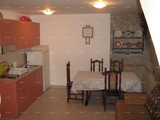 Apartmajska hiša v centru Vrsarja – 200 m od morja