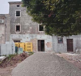 Na prodaju kuća s konobom u fazi renovacije, Krnica!