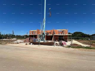 Nov projekt, Barbariga! Apartma z vrtom in parkiriščem, 500 m od morja