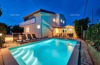 Prodaja kuće s bazenom i pogledom na more – Ližnjan