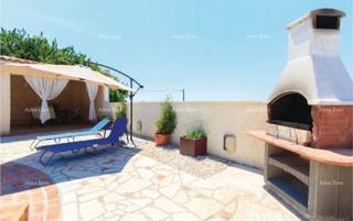 Prizemna hiša s bazenom na mirni lokaciji, Pula