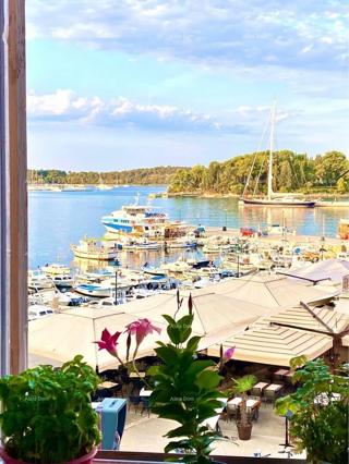 Prodajem dvoetažni stan s pogledom na rovinjsko luko in otok Katarinu
