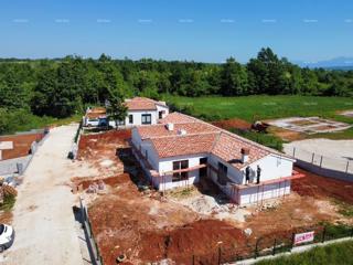 BARBAN, Kožljani - Duplex hiša (desni del). Ekološko urejen kraj, 15 minut od morja. Vseljivo takoj - poletje 2025.